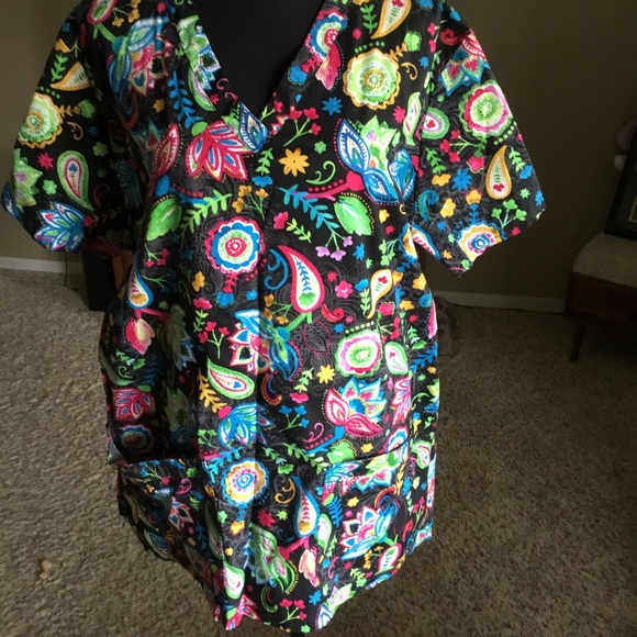 MC2 Scrub Top in Great Condition - Picture 1 of 3